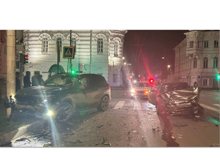 Костромские ДТП: ВАЗ против БМВ, БМВ против столба