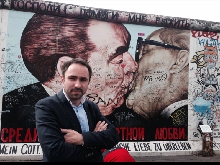 В ночь на 10 ноября рухнула Берлинская стена, кусочки которой появились и в Петрозаводске