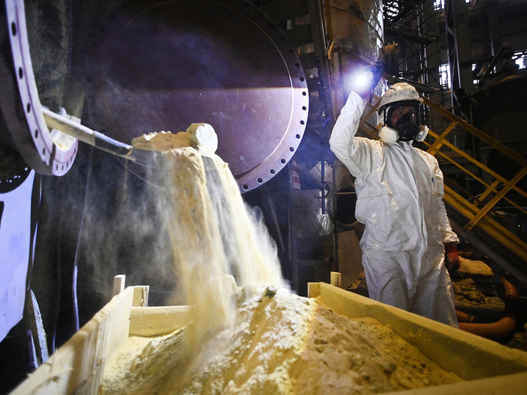 На Надеждинском металлургическом заводе заменили более 500 кубометров ванадиевого катализатора в первом из трёх контактных аппаратов