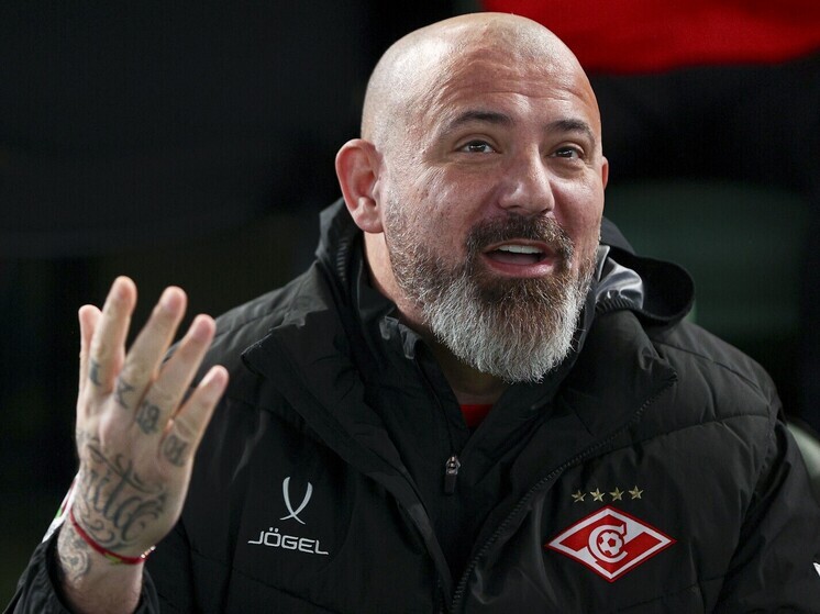 Победа не повод для радости? Похоже, именно так считает главный тренер московского «Спартака» Деян Станкович. После выездного триумфа над «Ахматом» (2:1) в 15-м туре Российской премьер-лиги (РПЛ) 9 ноября сербский специалист устроил скандал в зоне для флэш-интервью, после чего вовсе не явился на официальную пресс-конференцию. Причина? По информации пресс-службы клуба, он «потерял голос». 