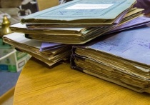 Почему реставраторам исторических документов неплохо бы ленивыми людьми? Какие насекомые роют в архивных делах тоннели? Как реставрировали двухметровую рукописную карту города Троицка? 