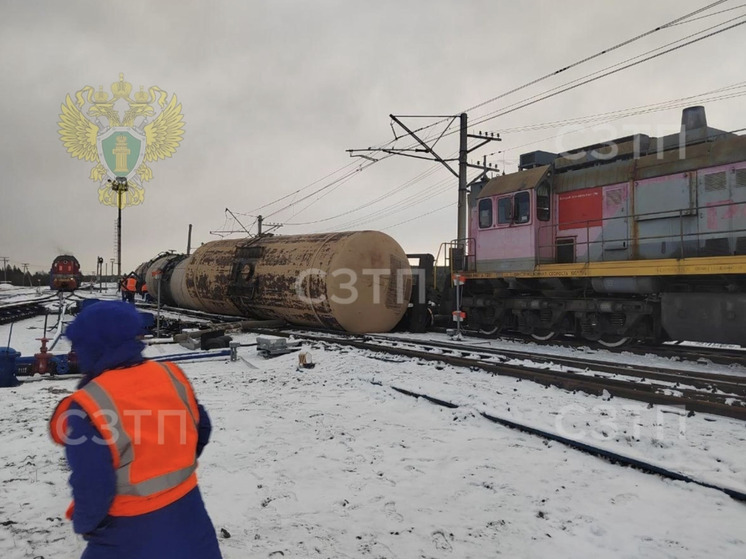Прокуратура начала проверку после схода с грузовых вагонов в Мурманской области