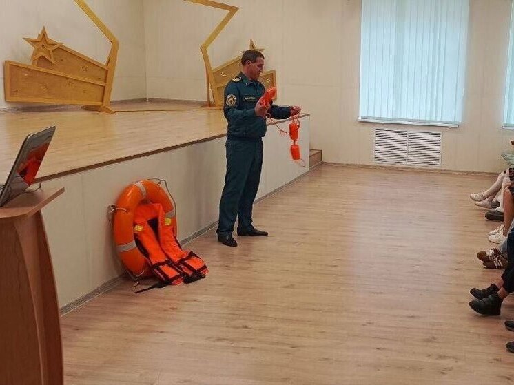 Сотрудники МЧС провели в школах Херсонщины уроки по правилам поведения на воде