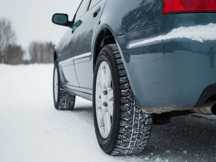 Эксперт рассказал, чем опасны зимние шины с выпавшими шипами