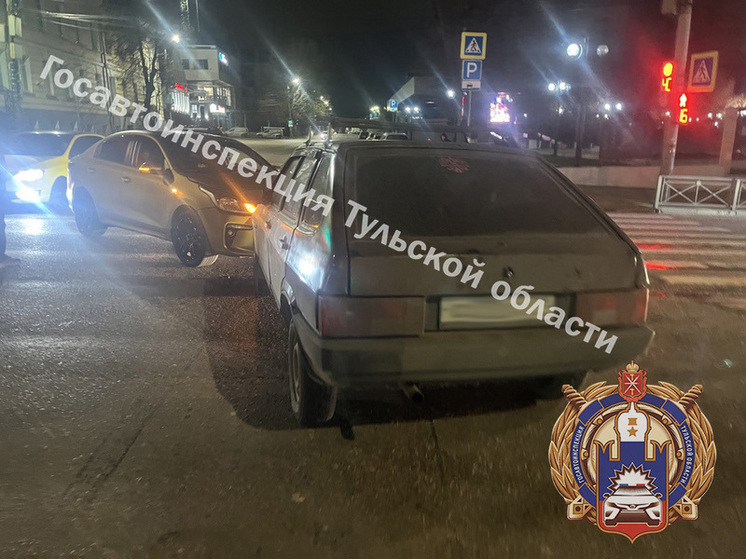В Туле после столкновения ВАЗа и Kia пострадала 19-летняя девушка
