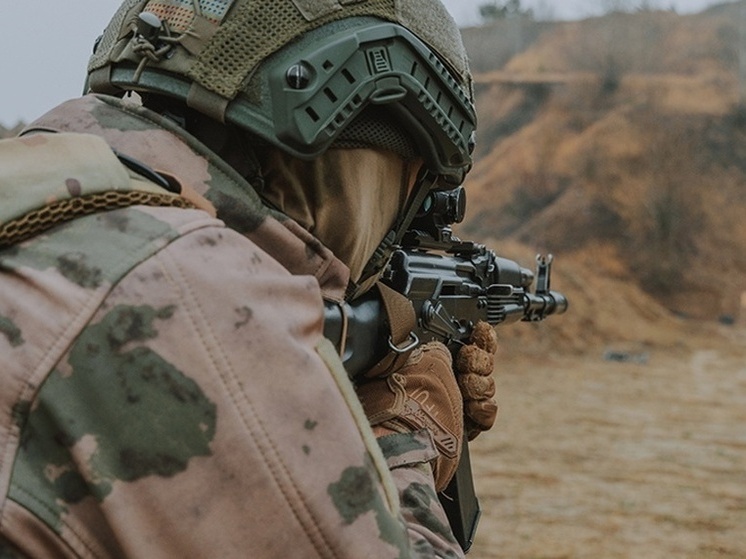 В Пензе бойцы ОМОН Росгвардии совершенствуют огневые навыки с имитацией реальных условий