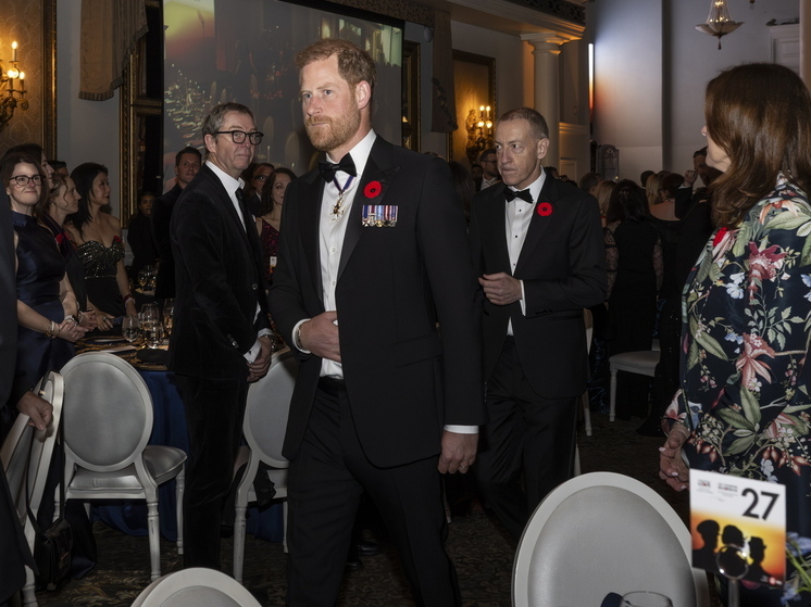 Принц Гарри посетил вечеринку в день поминальных мероприятий королевской семьи