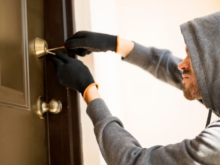 34-летнего брянца задержали за кражу из частного дома