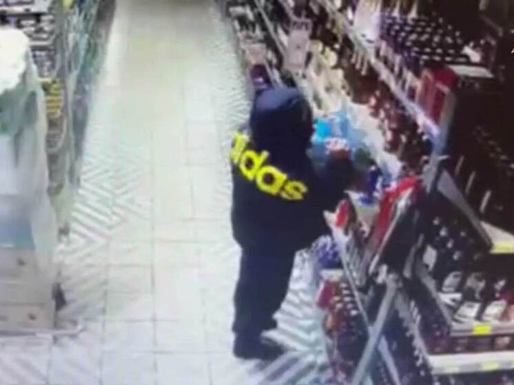 Пытавшегося задержать вора мужчину зарезали в Петербурге