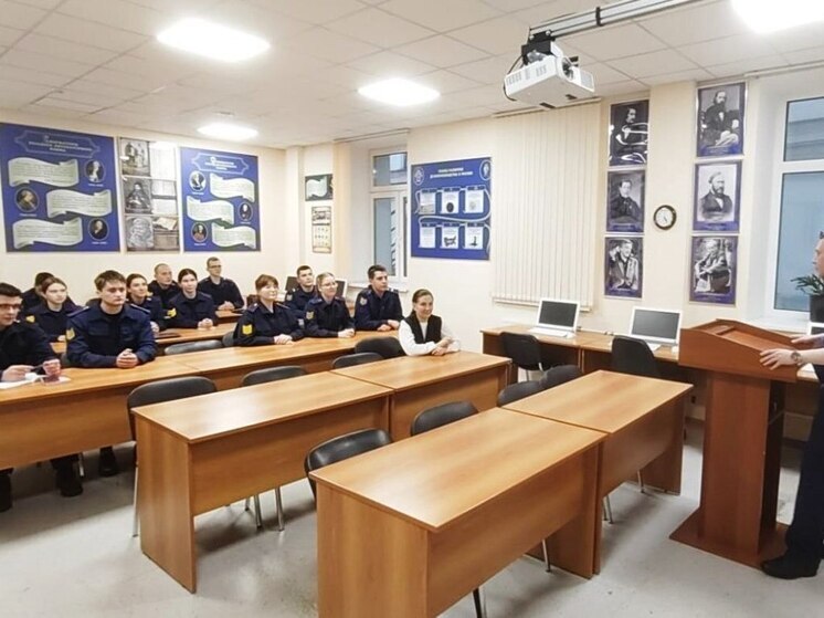 Будущие следователи узнали о тонкостях работы от мурманского специалиста