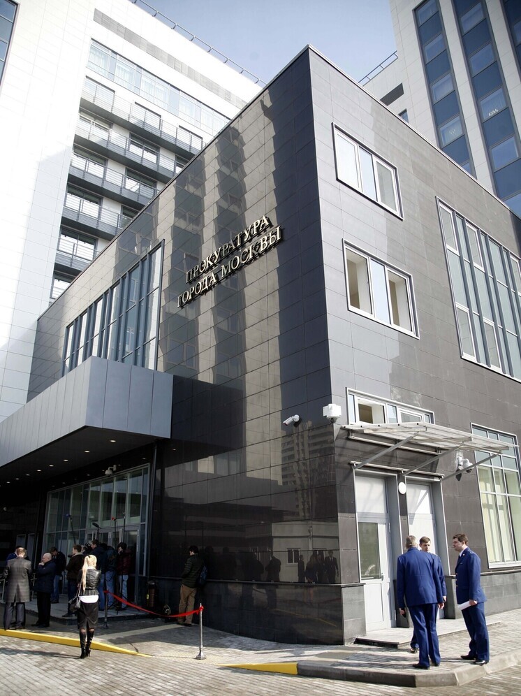 Пенсионерка, столкнувшая на пути в метро 13-летнюю девочку, не признала вину