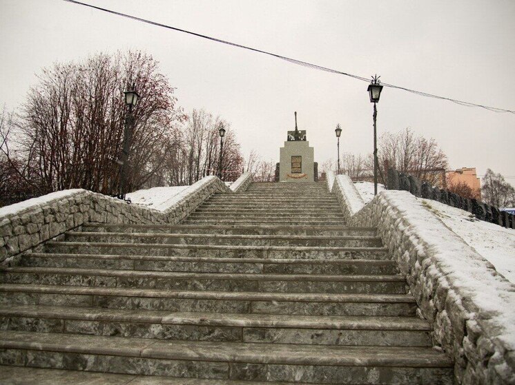 В Мурманске обновили памятник 6-й Героической комсомольской батареи
