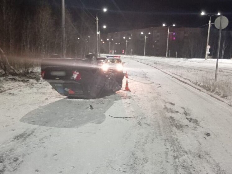 В Апатитах перевернулся Chevrolet с 19-летним водителем