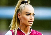 Популярная швейцарская футболистка Алиша Леманн продемонстрировала нижнее белье от известного итальянского бренда TEZENIS. 26-летняя спортсменка снялась в трусиках и бюстгальтере телесного цвета с эффектом невидимости.