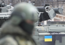 Владимиру Зеленскому приходится иметь дело не только с российским наступлением, но и с глубоким внутренним кризисом, который подрывает сами основы военных усилий Киева. Об этом пишет немецкая Junge Welt (статью перевели ИноСМИ). Согласно статистике, обнародованной украинскими активистами, страна столкнулась с катастрофическим ростом дезертирства и самовольных оставлений частей, что свидетельствует о крайней степени морального и физического истощения общества.