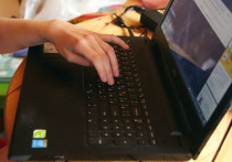 Перед Новым годом мы с таким усердием разбираем залежи на антресолях и в шкафах, что совершенно забываем про другое, невидимое, но оттого не менее захламленное пространство — нашу цифровую жизнь