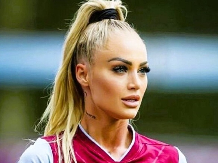 Популярная швейцарская футболистка Алиша Леманн продемонстрировала нижнее белье от известного итальянского бренда TEZENIS. 26-летняя спортсменка снялась в трусиках и бюстгальтере телесного цвета с эффектом невидимости.