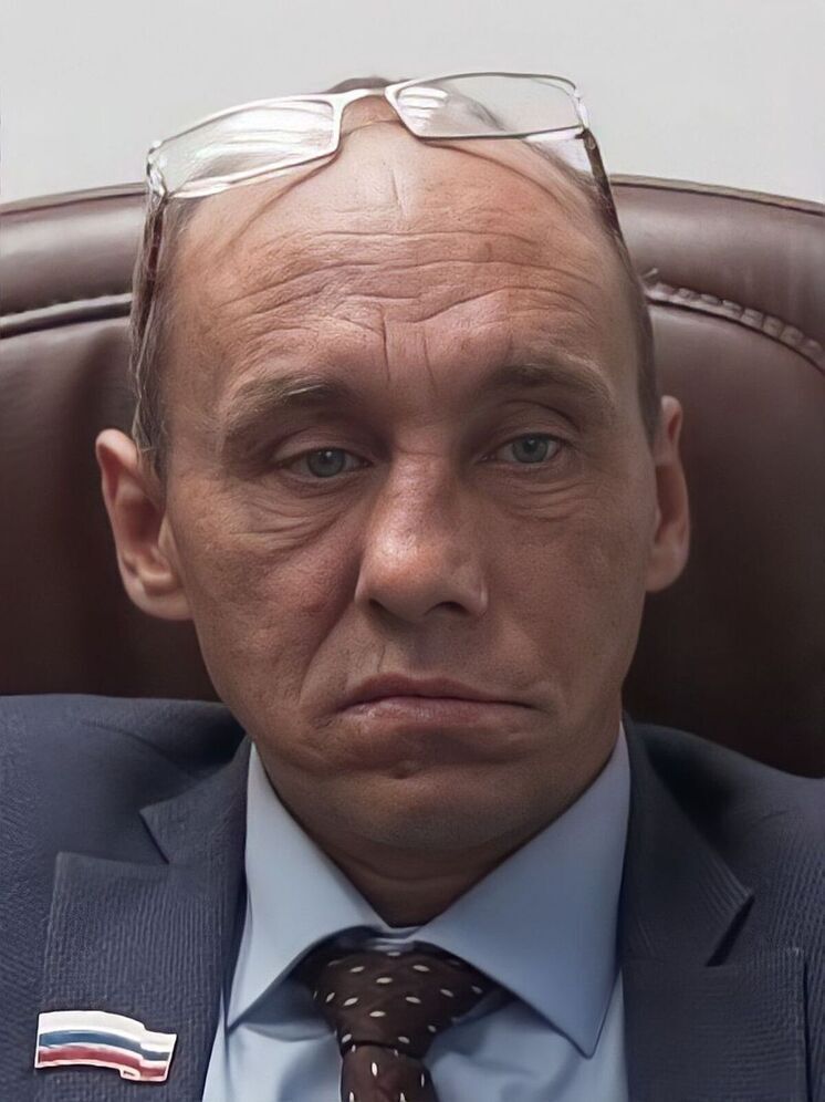 В Приморье на могиле актера,  игравшего Наливкина, поставили «золотой» памятник