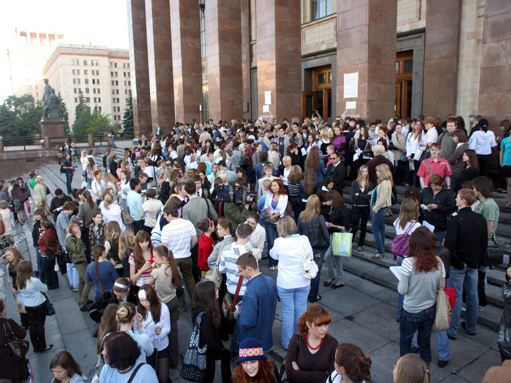 В Минобрнауки РФ хотят запретить принимать в вузы &laquo;троечников&raquo;