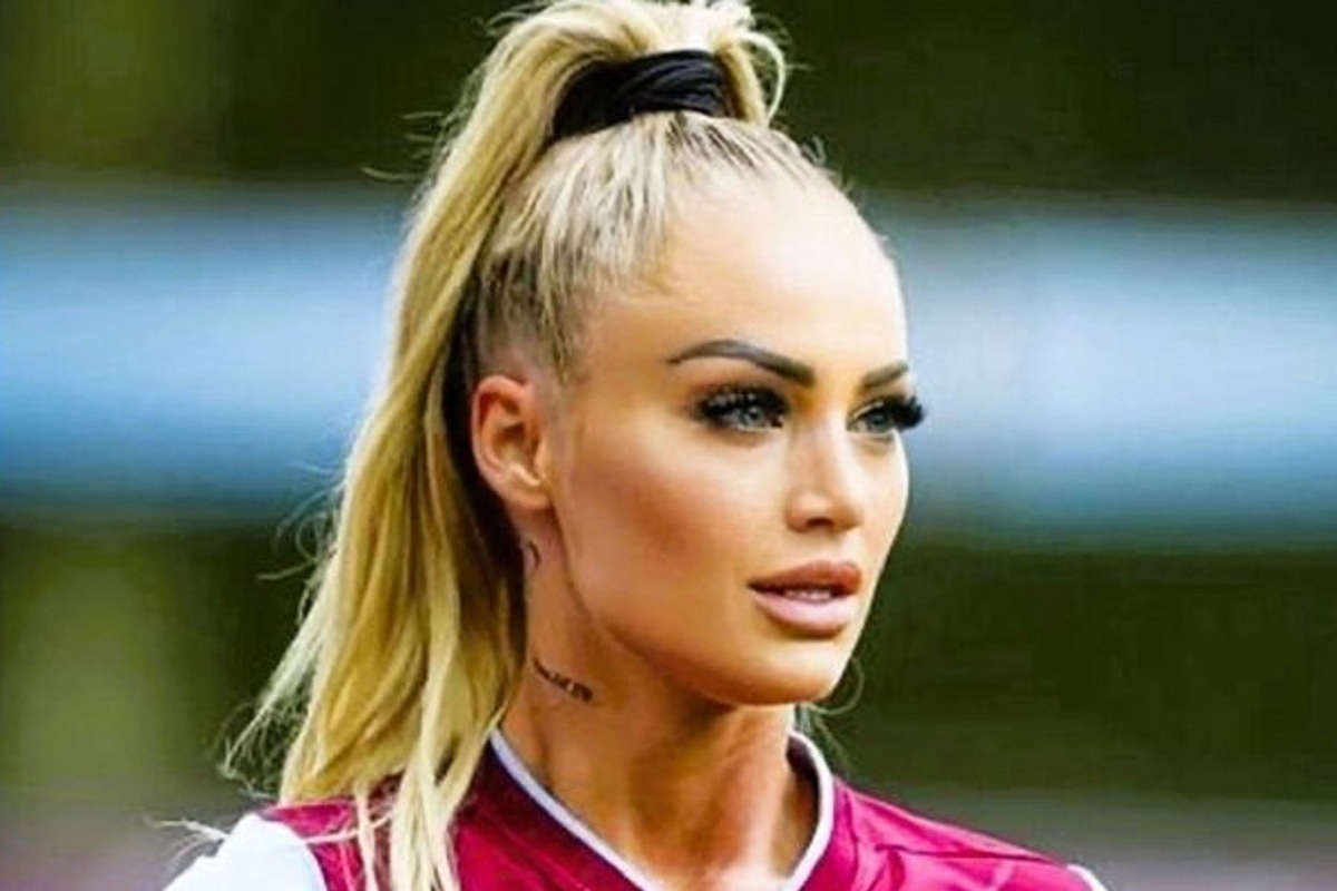 Футболистка показала женственную фигуру