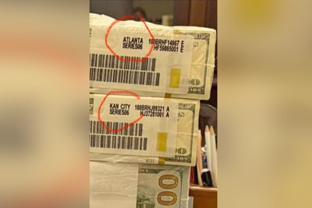 Дело Миндича: украинские СМИ опубликовали фото долларов с обысков