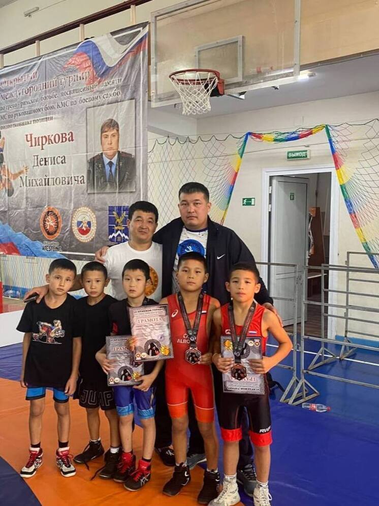 Спортсмены из Калмыкии успешно выступили на борцовском турнире в Ставропольском крае