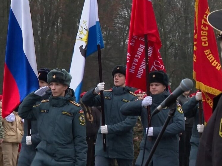 Новгородцы отметили годовщину военного парада на Красной площади 1941 года