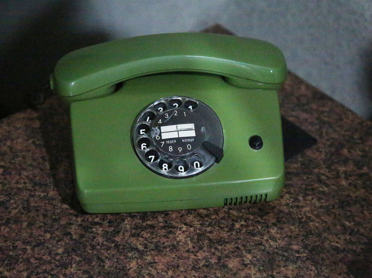 Лукашенко объяснил пользу разговоров по городскому проводному телефону