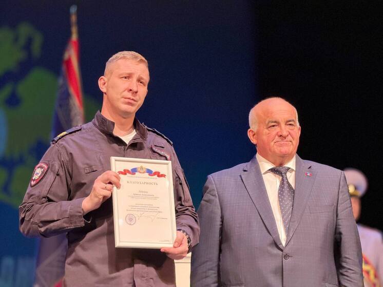 Губернатор Сергей Ситников поздравил сотрудников УМВД с профессиональным праздником