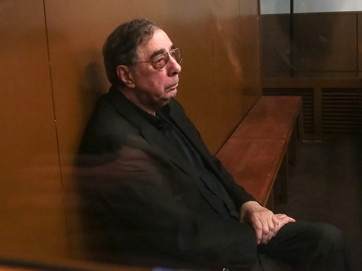 Актриса Наталья Дрожжина, известная по фильмам «Драма на охоте», «Поцелуй Чанита», «Интердевочка», «Николай Вавилов» и другим, а также по громкому уголовному делу о мошенничестве с имуществом семьи Баталова, снова оказалась в поле внимания. Она рассказала, что отбывающий наказание в колонии города Коломны по этому же делу ее муж,  78-летний юрист Михаил Цивин, в тяжелом положении. 