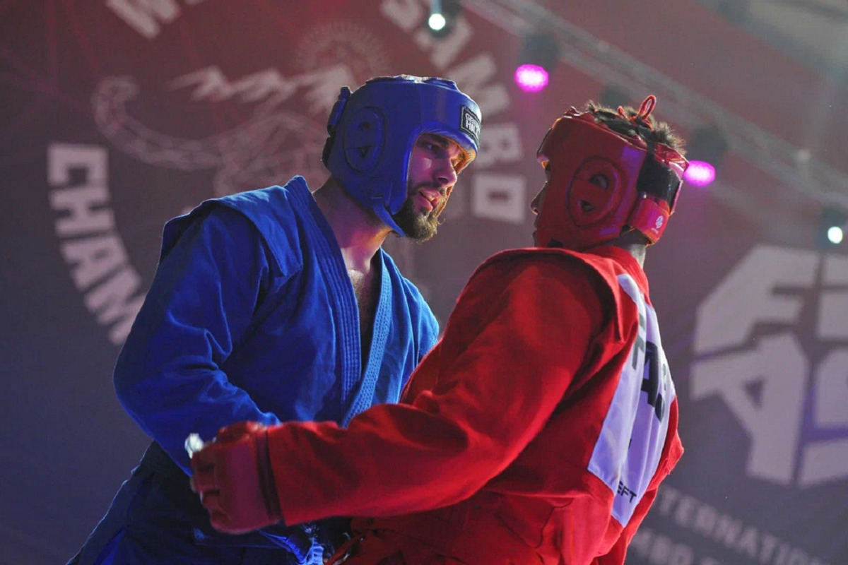 Российское самбо на прошедшем в столице Кыргызстана чемпионате мира, в очередной раз преподало всем наглядный урок - кто продолжает оставаться законодателем мод и беспрекословным лидером в этом спортивном и боевом виде единоборств, который стремится в ближайшее время стать полноправным членом олимпийского движения