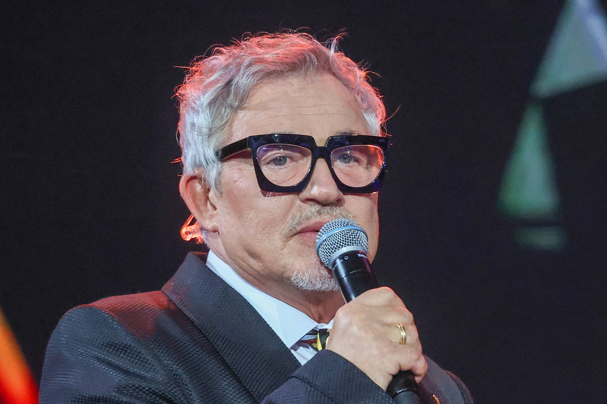 Дмитрий Дибров продает семейный особняк с шестью спальнями, роялем и комнатой для интима