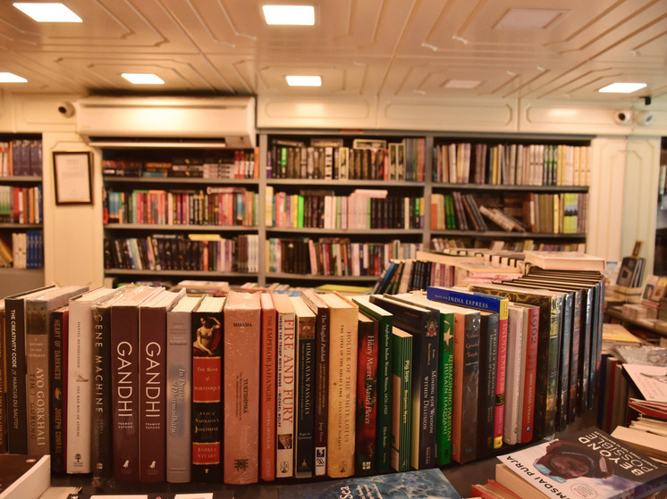 Венгерско-британский писатель Дэвид Салэй стал обладателем престижной Букеровской премии по литературе за 2025 год