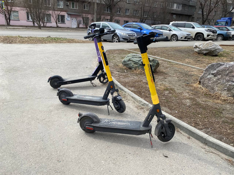 К административной ответственности привлеки жителя Алейска, который катался на СИМ с признаками опьянения. Его остановили сотрудники ГАИ, и оказалось, что для управления этим электросамокатом мужчине нужны были водительские права, которых у него нет.