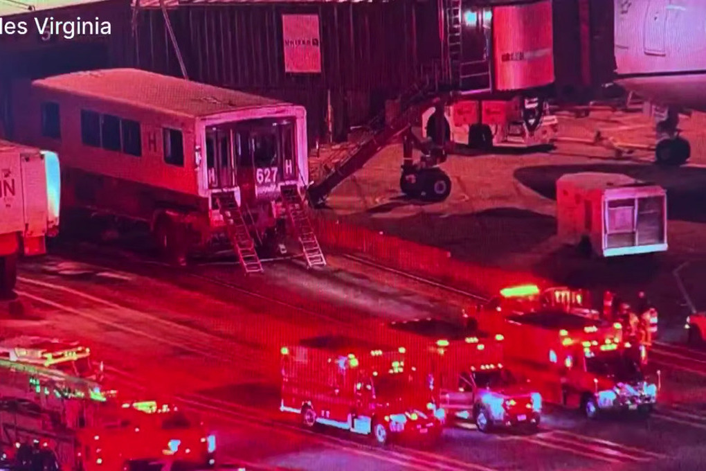 Мобильный зал столкнулся с терминалом в аэропорту Вашингтона