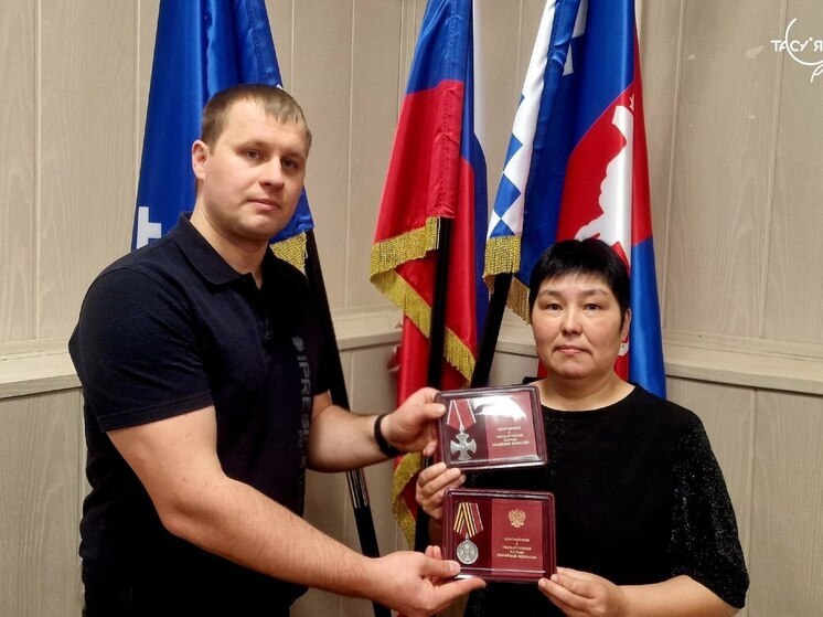 Награды за храбрость и мужество погибшего на СВО тазовчанина вручили его маме