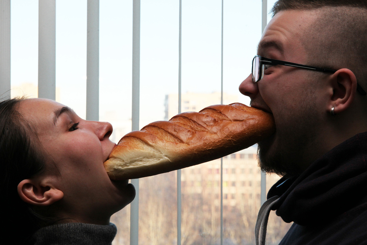В российском регионе проверят школьное питание после сообщений о личинках в хлебе