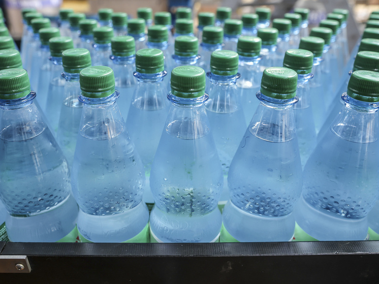 Врач Чернышова: злоупотреблять водой не нужно, но и сильно сокращать тоже плохо