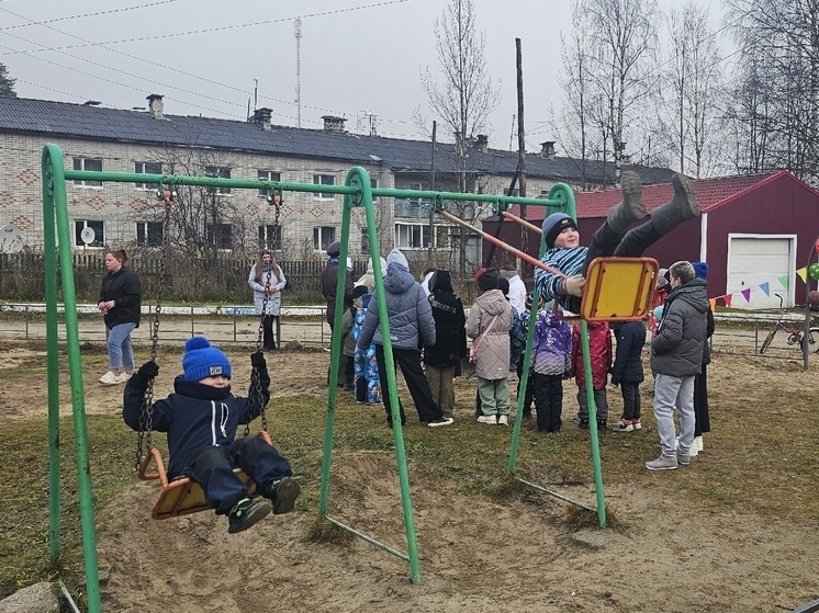 В поселке Боровом обновили детские площадки