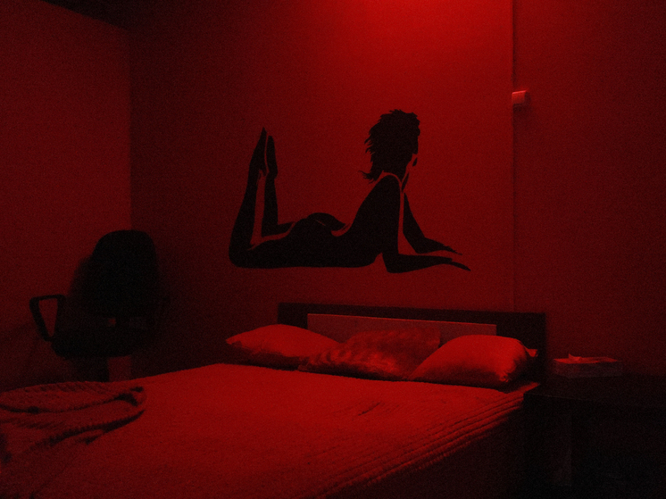 В подвале торгового центра на западе Москвы полиция ликвидировала бордель