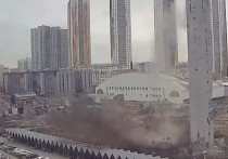 В подмосковном Красногорске произошло частичное обрушение конструкций демонтируемого горнолыжного комплекса «Снежком». Инцидент случился в Павшинской пойме, где в ходе работ обрушилась опорная колонна, а ее фрагменты обрушились на прилегающую территорию.