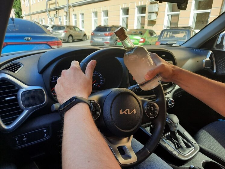 В Мончегорске ночью в полицию обратился северянин и рассказал, что на улице Ленинградская набережная он заметил автомобиль, совершающий резкие и опасные маневры