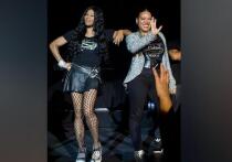 Впервые за 13 лет (с 2012 года) культовая церемония введения в Зал славы рок-н-ролла («одного из краеугольных камней индустрии шоу-бизнеса в Америке», - как часто называют Rock & Roll Hall of Fame эксперты) вернулась в Лос-Анджелес из Нью-Йорка, и наряду со слезами умиления и восторга от награждения и выступления поп-иконы 80-х Синди Лопер (о чем писал «МК»), как и некоторых других знаменитостей прошлого, ознаменовалась 8 ноября еще и громким скандалом