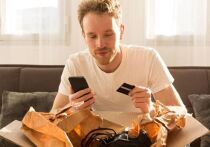 Импульсивные траты одного из супругов могут стать серьезным испытанием для брака, приводя к постоянным конфликтам и ставя под угрозу общее финансовое будущее семьи