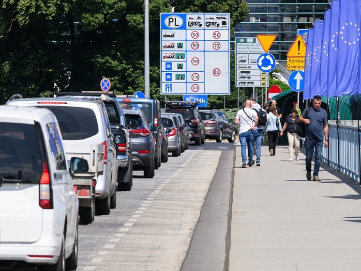   Напряженность на белорусско-литовской границе достигла пика: после того как 29 октября Литва в одностороннем порядке перекрыла автомобильное сообщение, около 1,2 тысячи литовских грузовиков оказались заблокированы на территории Белоруссии