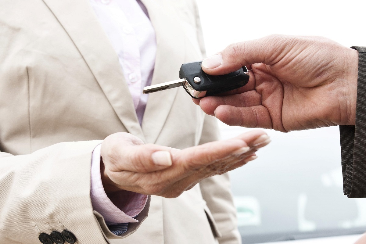 Названы признаки того, что продавцом авто руководят мошенники