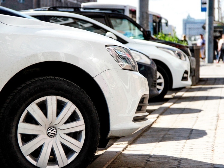 В Омске предложили перевести на круглосуточный режим камеры для фиксации парковок