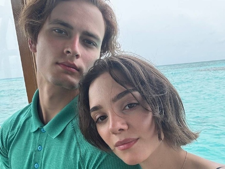 Серебряный призер Олимпиады по фигурному катанию Евгения Медведева приняла предложение руки и сердца. Момент помолвки сняли на видео.