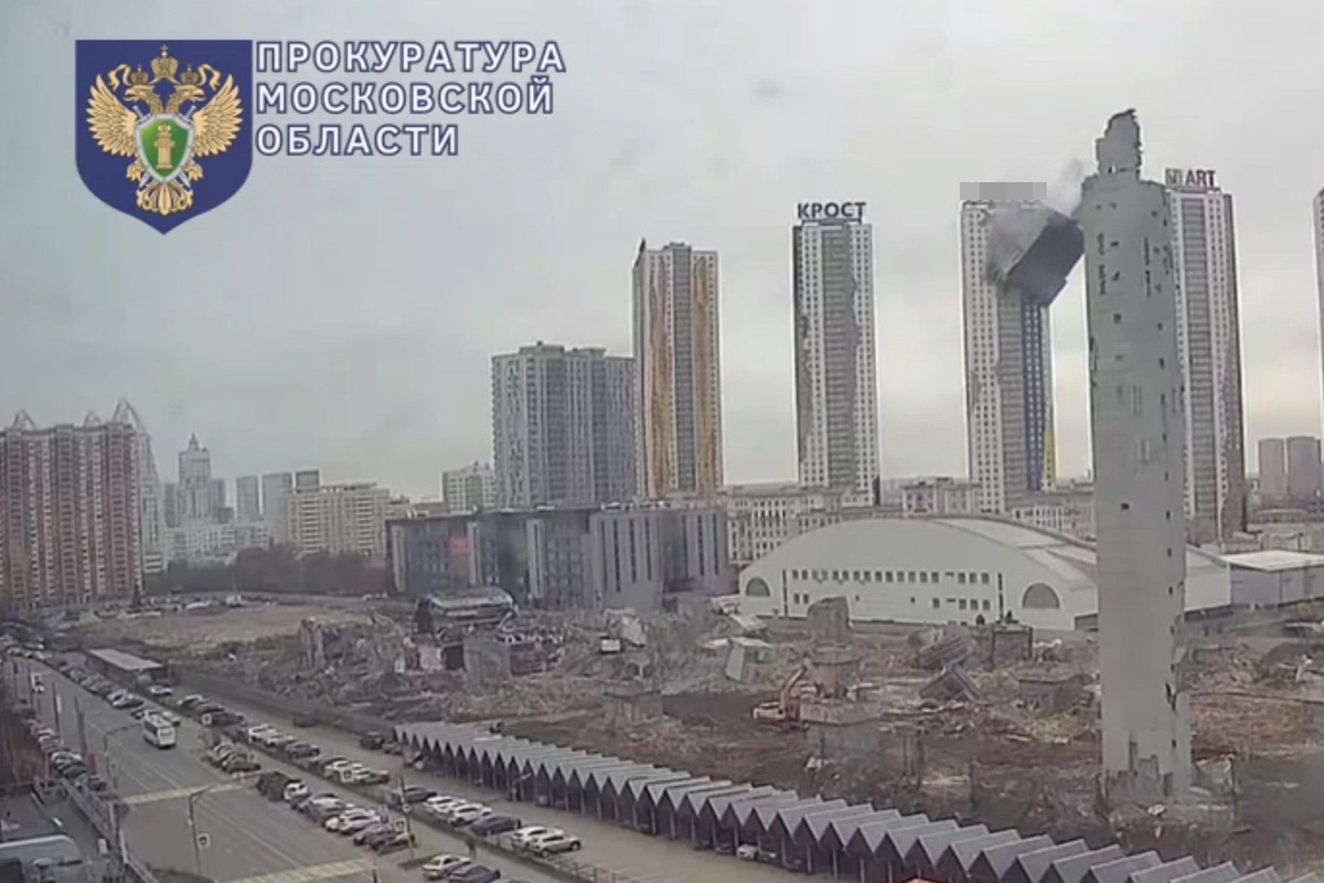 Pri razgradnji "Snežkoma" v Krasnogorsku poškodovana dva človeka, sprožena kriminalistična preiskava.