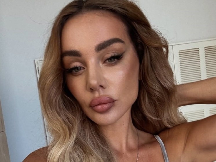 42-летняя певица Анна Седокова отреагировала на слухи о ее личной жизни. Одно фото, появившееся в соцсетях экс-участницы группы «ВИА Гра», заставило подозревать ее в романе со спортсменом.